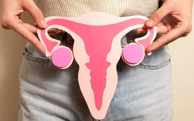 تنبلی تخمدان (PCOS): همه چیز درباره علائم، علتها و روشهای درمان